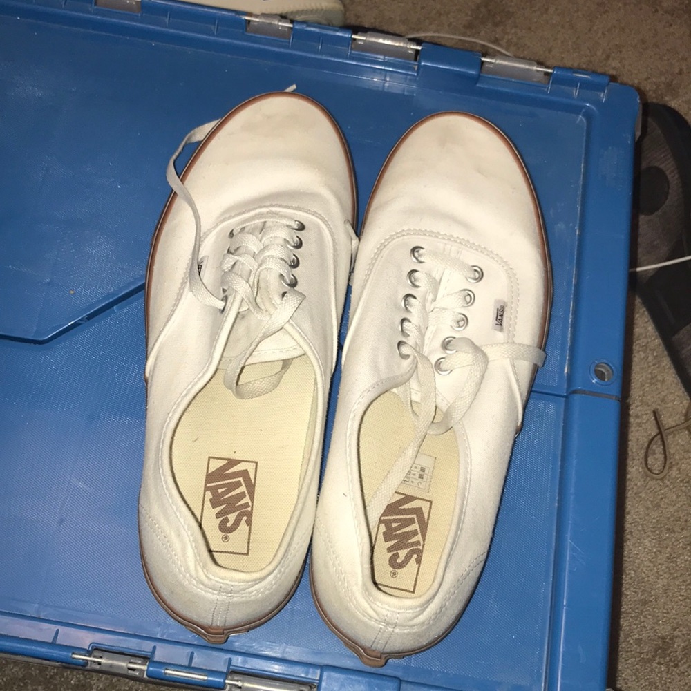 WHITE AND GUM VANS